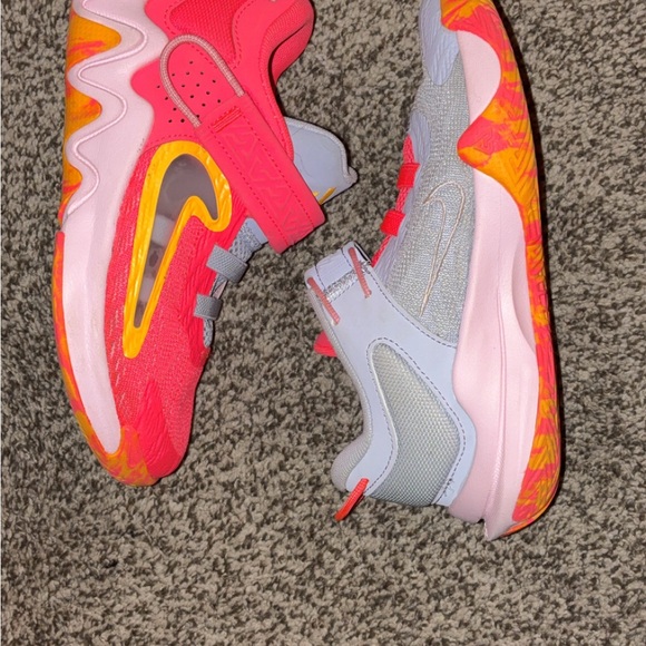 Nike Kids Giannis Immorality Basketball Shoe - size 1.5Y - Picture 3 of 7